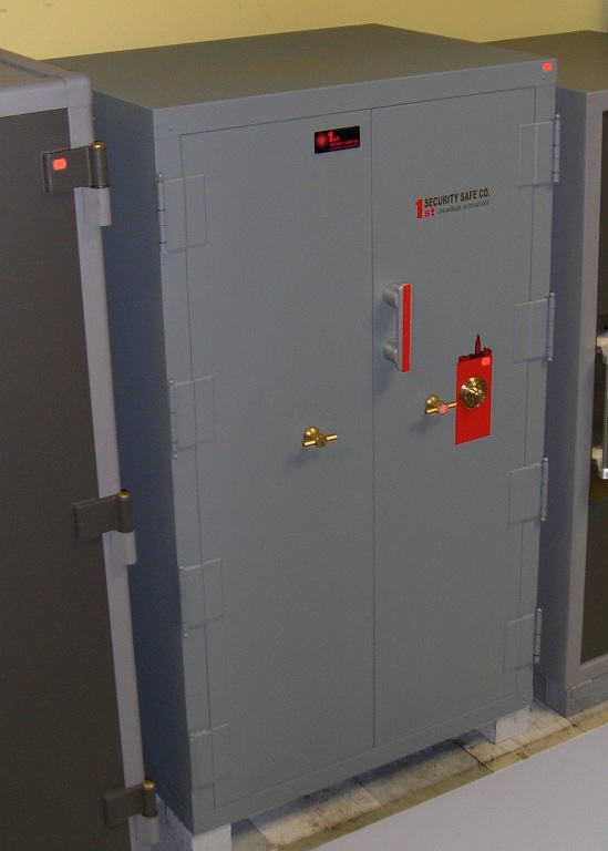 #32 – Safe Cabinet Laboratory